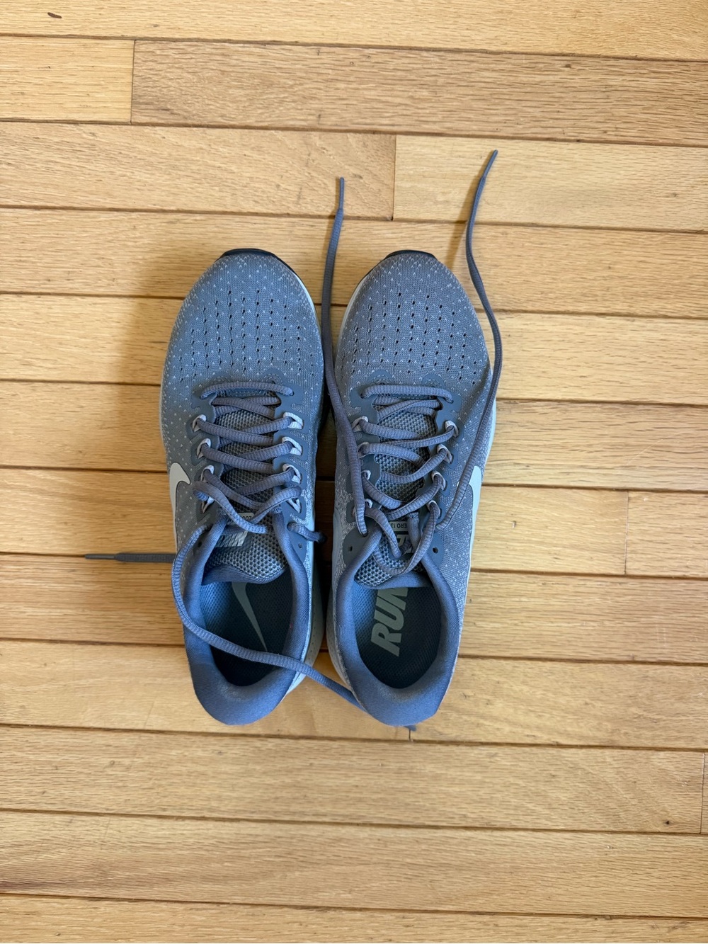 Women’s NikeGray Running Sneakers, size 8.5